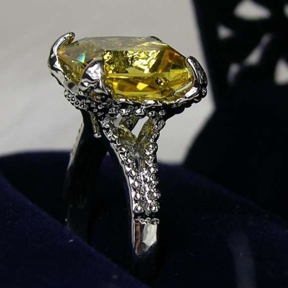 LAST ONE! 10.06CT Yellow Topaz Silver Ring - Picture 4 of 6